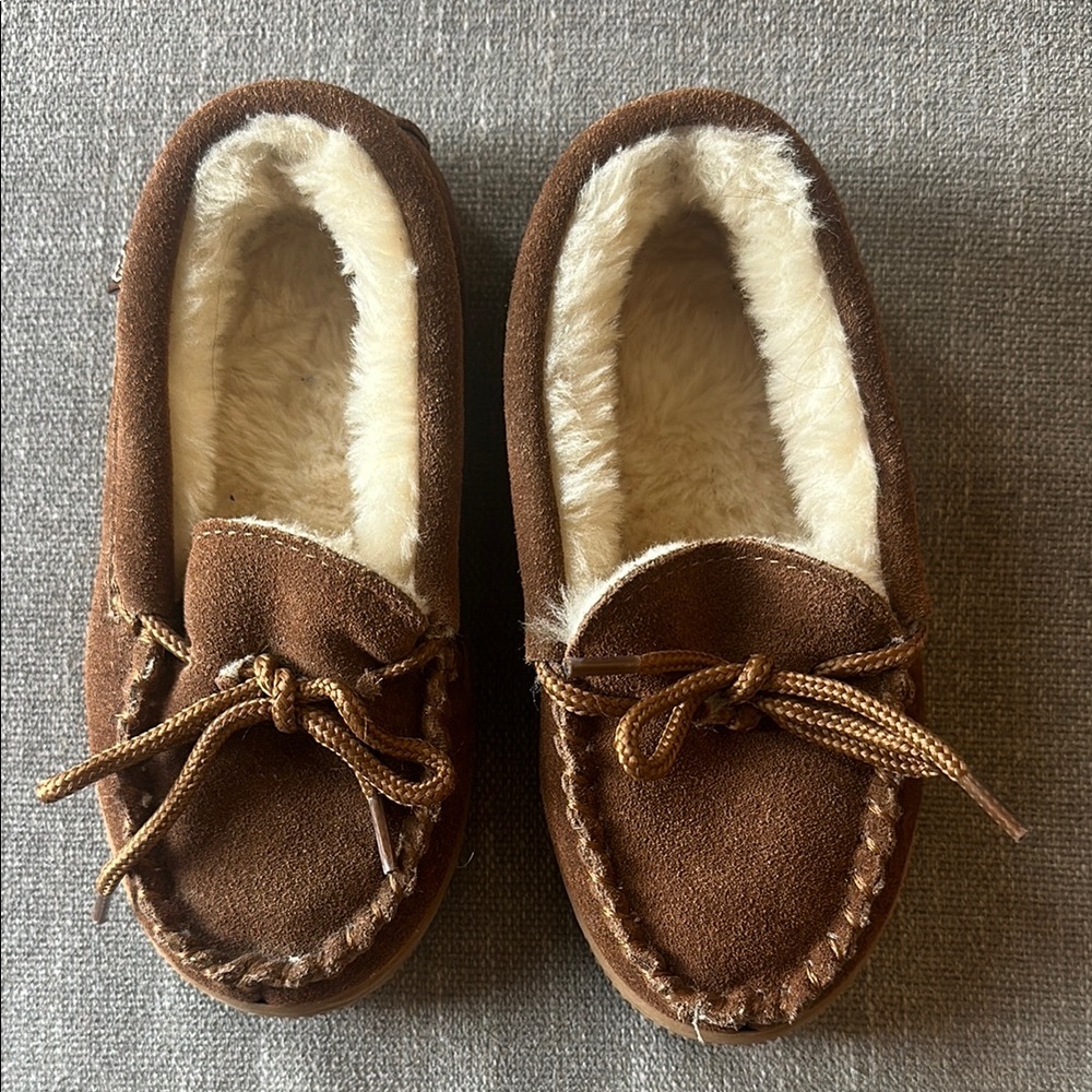 Lamo Youth Brown Suede Faux Sherpa Lined Moccasin Slippers Size 12